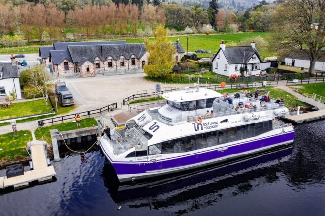 Dochgarroch: Caledonian Canal and Loch Ness 50min Cruise - Onboard Amenities