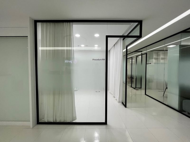 Doctor Petit Hongdae: Free Consultation with a Beauty Pageant Judge - A Hongdae address that is easy to fit into your day