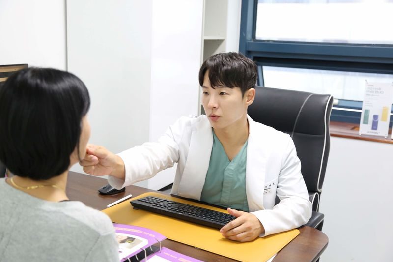 Doctor Petit Hongdae: Free Consultation with a Beauty Pageant Judge - Who should book this appointment