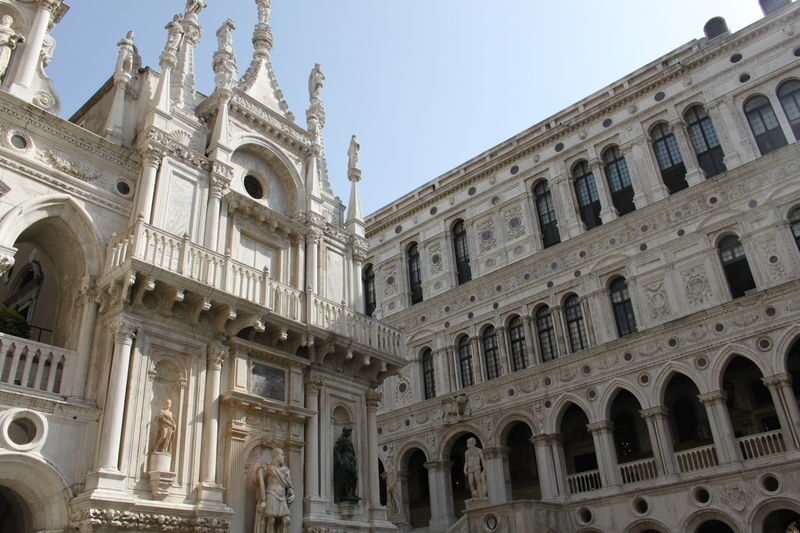 Doges Palace, Bridge of Sighs & Prisons Guided Tour in Venice - Cross the Bridge of Sighs toward the prisons
