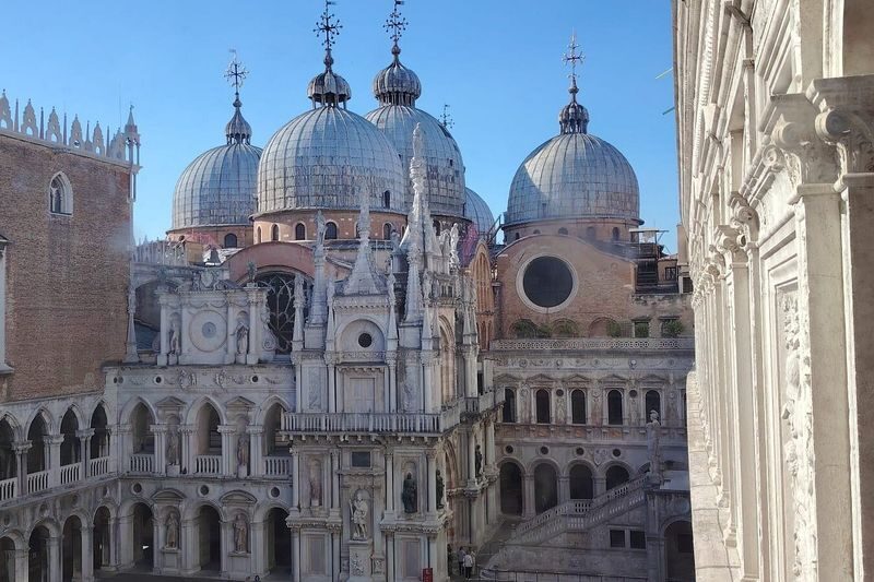 Doges Palace Tour with Skip the Line Ticket in Venice - What skip-the-line entry does, and doesn’t, save