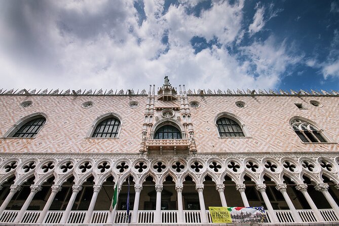 Doges Palace & Basilica Tour With Gondola Ride - Maximum Number of Travelers