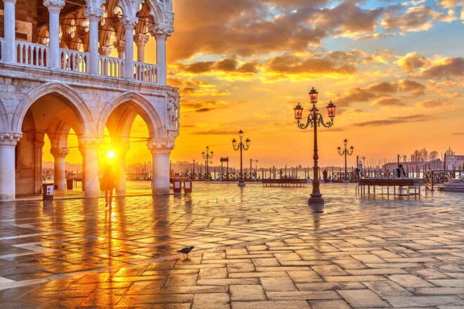 Doges Palace Entry With Venice City Walking Tour With an APP - Experience Highlights