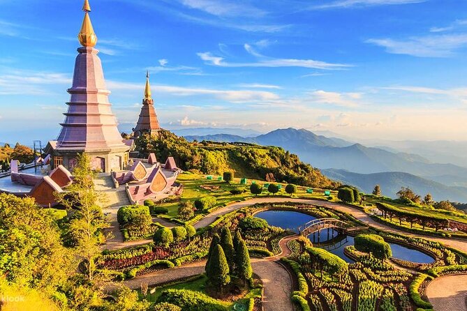 Doi Inthanon Best Trekking Visit Hill Tribe Rice Fields Waterfall Twin Pagoda - Visiting the Twin Pagoda