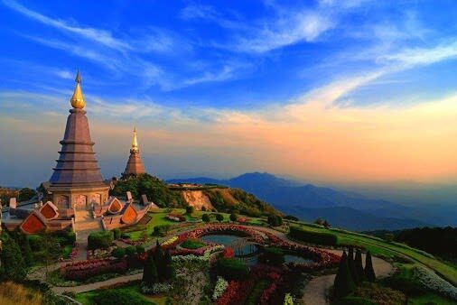 Doi Inthanon National Park in Chiang Mai - The summit: quick to reach, weather dependent