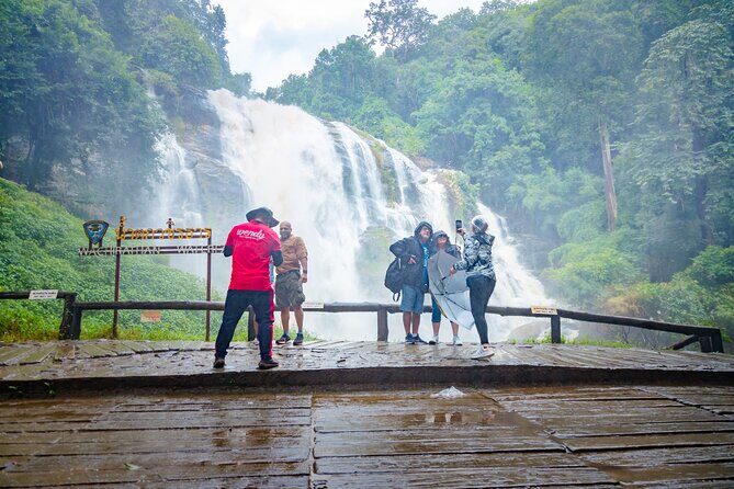 Doi Inthanon Waterfalls Rice Fields Tour from Chiang Mai - Discovering the Heights: Doi Inthanon Summit