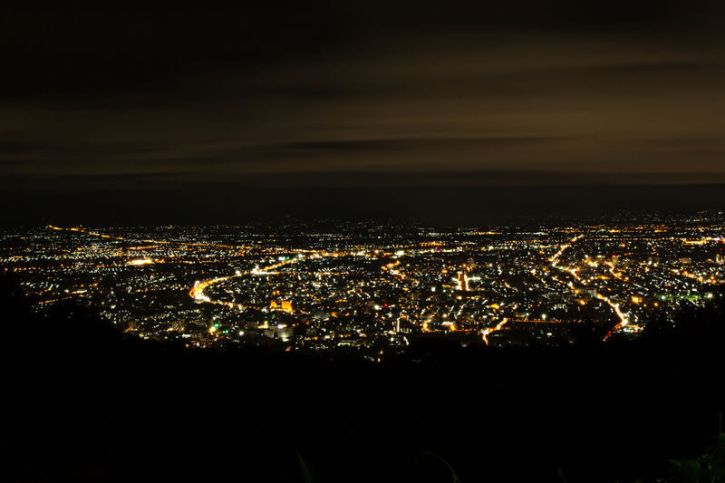 Doi Suthep and Wat Umong Guided Night Tour - Guides, transfers and group size