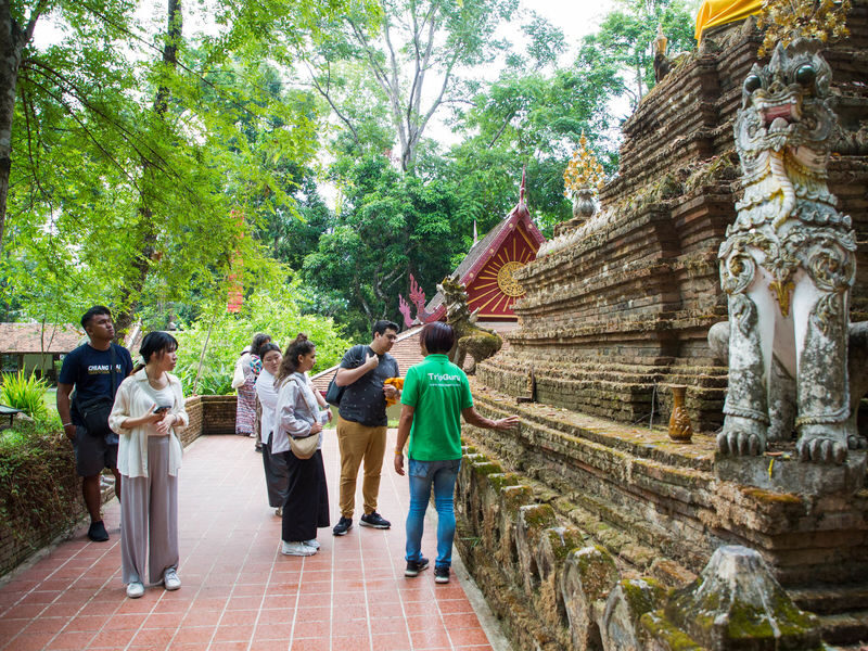 Doi Suthep Half-Day Hiking Tour with Monks Trail - Wat Pha Lat: a quiet stop on the climb