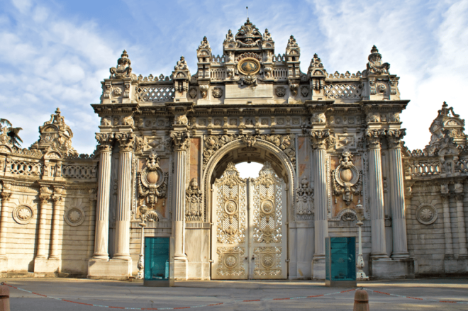 Dolmabahce Palace Skip the Ticket Line Entry & Audio Guide - Audio Guide Features