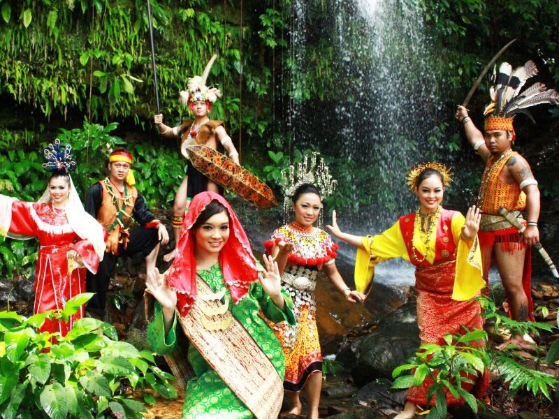 Dolphin Mangrove Cruise and Sarawak Cultural Village Tour in Kuching - Who will get the most from this tour?