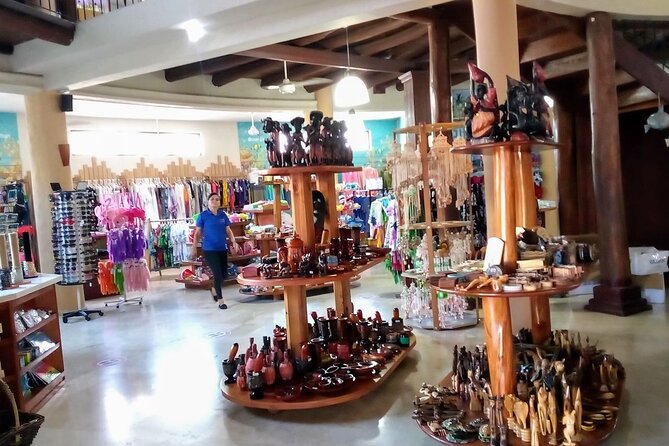 Don Lucas Cigar Factory, Rum Tasting, Cocoa Factory, Souvenirs - Tour Details