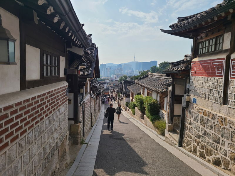 Dont waste your layover: Discover the hidden gems from Airport - The guide and transfer are the practical value