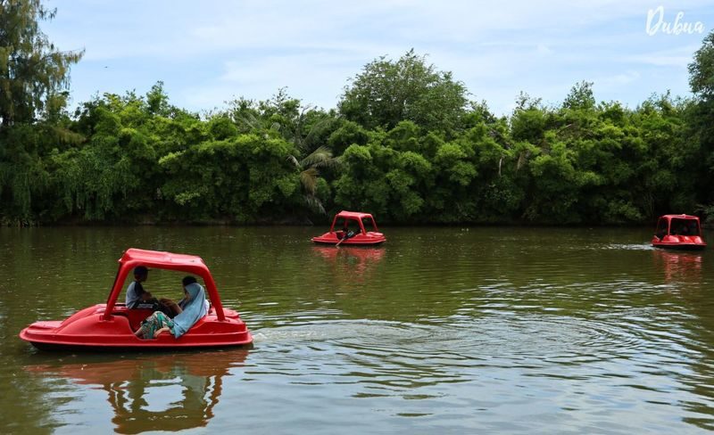 Don Wai Market & Wat Samphran One-day City Highlights Tour - A guide and transfer make the day easier