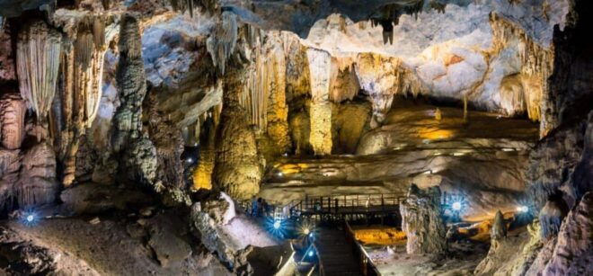 Dong Hoi: Phong Nha and Paradise Caves Day Trip With Lunch - Lunch Experience in Phong Nha