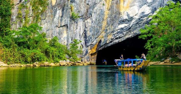 Dong Hoi: Phong Nha Caves and Paradise Caves Day Trip - Local Cuisine to Try