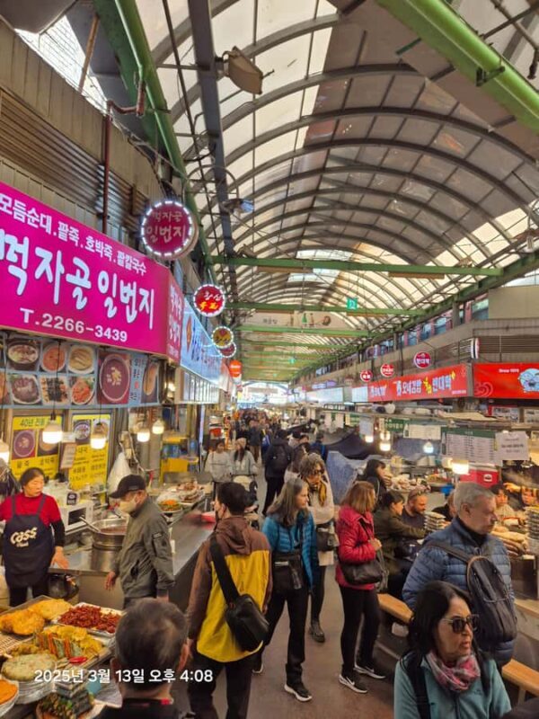Dont waste your layover: discover the real Seoul in markets - Practical Details