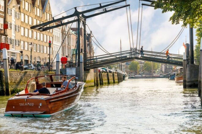 Dordrecht: City Walking Tour With Boat Ride - Customer Review and Verification