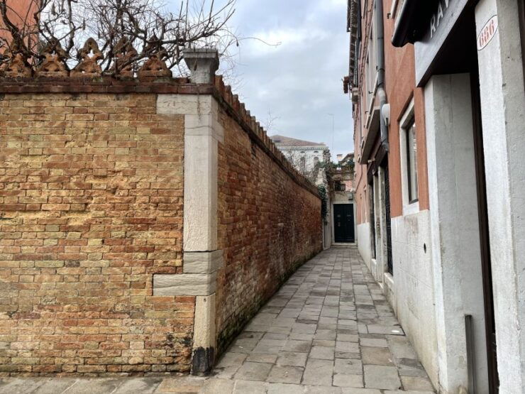 Dorsoduro Artistic Hub Tour With Optional Guggenheim Tickets - Tour Highlights