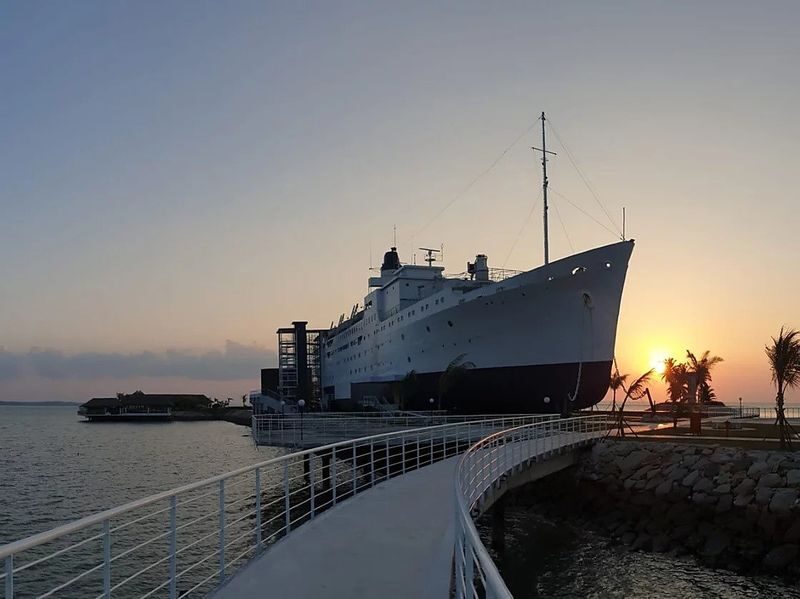 Doulos Phos Heritage Tour with Sunset Dinner - A century at sea, now in Bintan