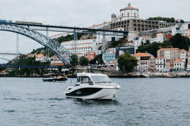 Douro Boat River Cruise 2h - Cruise Duration and Guide Availability
