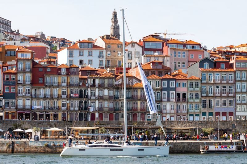 Douro River Sightseeing Sailboat in Porto - A river trip between Porto and Gaia