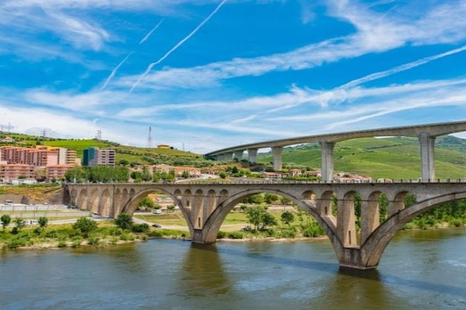 Douro Valley Day Cruise From Porto to Pinhão With Breakfast, Lunch &Wine Tasting - Overview of the Cruise
