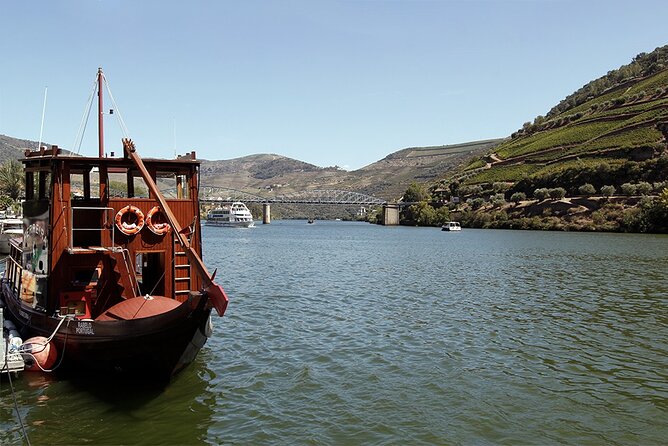 Douro Valley Private Tour Lunch Wine Tastings and River Cruise - Pickup and Transportation Details