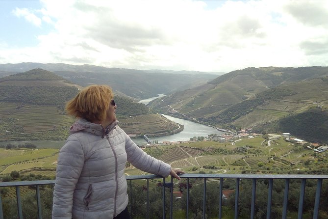 Douro Valley Wine Tour With Friends & Traditional Lunch - The Sum Up