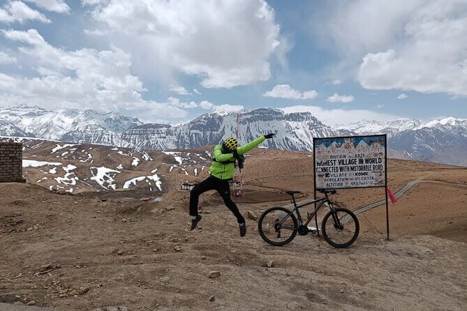 Downhill Mountain Biking Adventure at Komic - An In-Depth Look at the Tour Experience