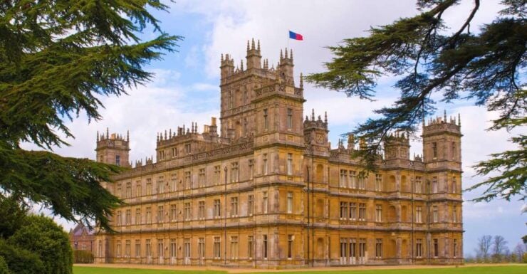 Downton Abbey Filming Locations & Highclere Castle Tour - Highclere Castle: A Historic Residence