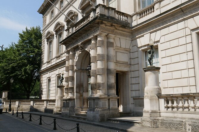 Downton Abbey Town and Country Tour From London by Private Black Taxi - The Sum Up