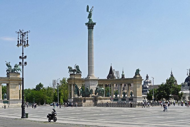 Downtown Budapest 3-Hour Small Group Tour With a Historian - Guides Name