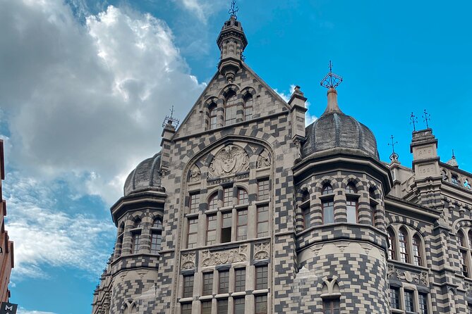 Downtown Medellin, Pueblito Paisa, and Comuna 13 Private Tour - Itinerary Overview