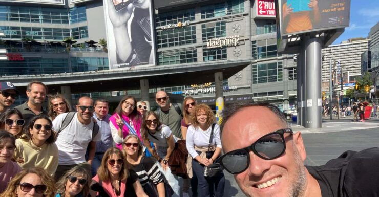 Downtown Toronto: Walking Tour Experience. English/Spanish - Good To Know