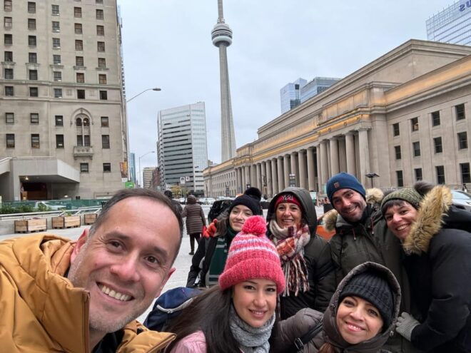Downtown Toronto: Walking Tour Experience. English/Spanish - Tour Duration and Availability
