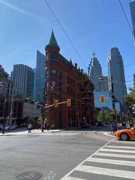 Downtown Toronto: Walking Tour Experience. English/Spanish - Frequently Asked Questions