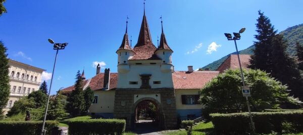 Dracula Castle, Peles Castle and Brasov Private Day Tour - Frequently Asked Questions