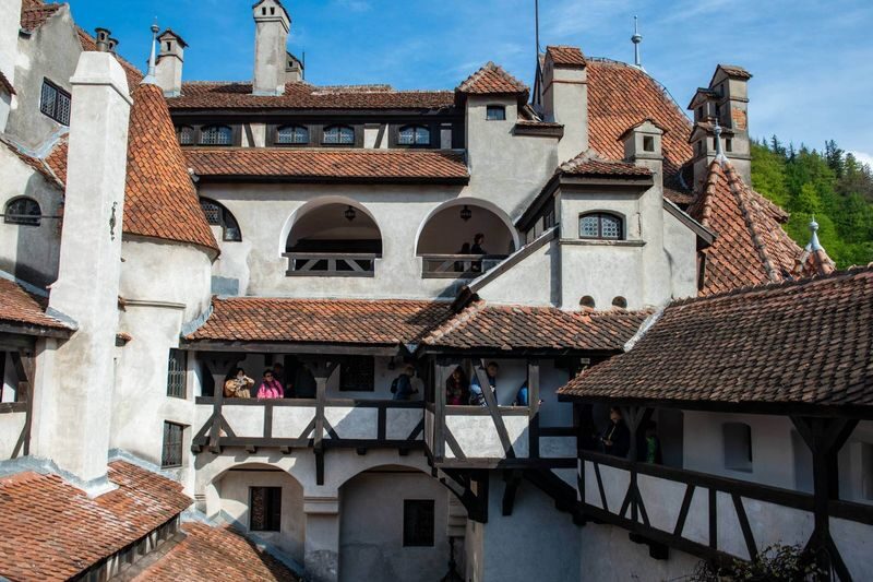 Draculas Castle, Brasov, and Peles Castle Day Tour from Bucharest - Brasov: a city walk and a needed pause