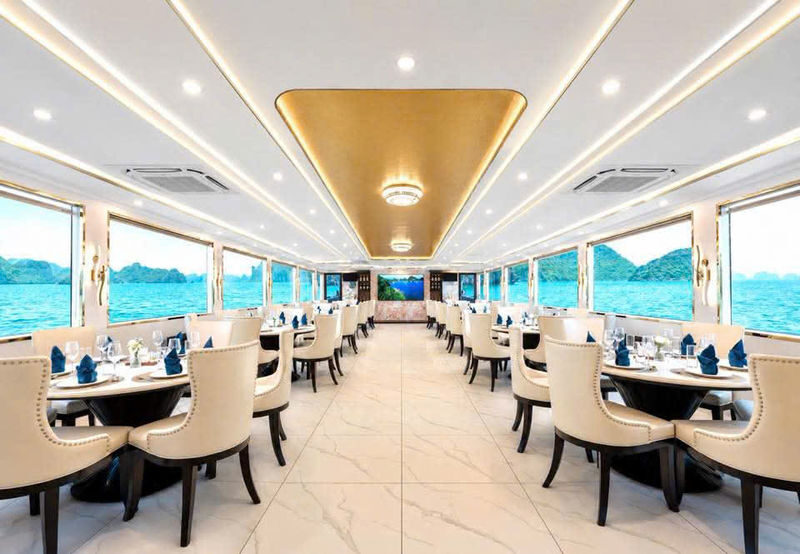 Dragon King Day Cruise: Ha Long Bay Tour with Sung Sot & Ti Top - A classic boat and a big bay