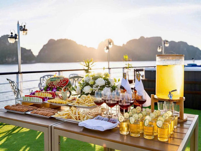Dragon King Day Cruise: Ha Long Bay Tour with Sung Sot & Ti Top - Luon Cave: choose your pace on the water