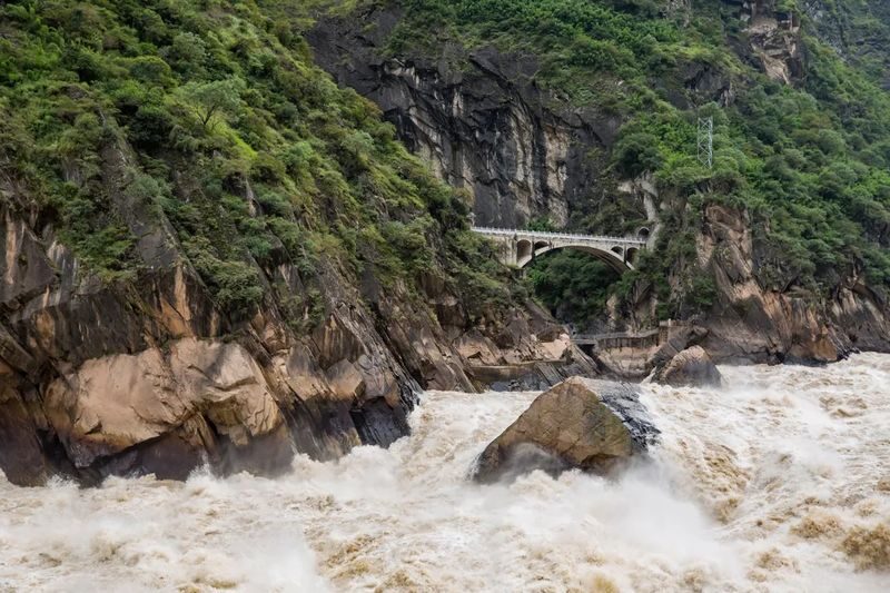 Dreamy Yunnan, Shangri-La Snow Mountain Dream 4-Day Tour - From Lijiang’s old lanes to Meili’s high peaks