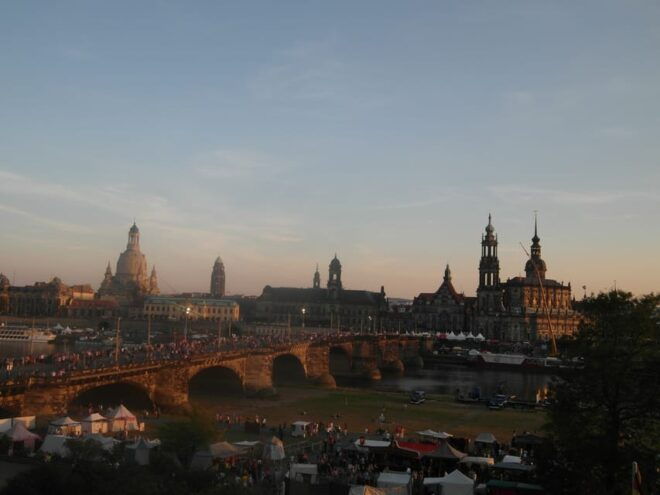 Dresden: 1.5-Hour Tour With Beer Tasting and 2-Course Menu - Beer Tasting Experience