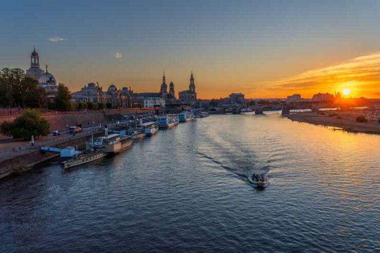 Dresden: 2h Private Boat Tour up to 10 Persons Powerful RIB - Pricing and Group Size