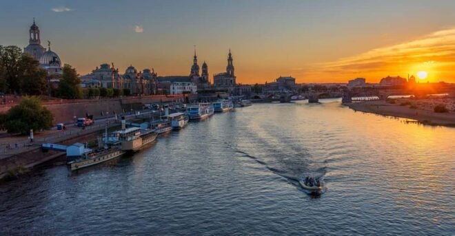 Dresden: 2h Private Boat Tour up to 10 Persons Powerful RIB - Additional Services and Customization Options