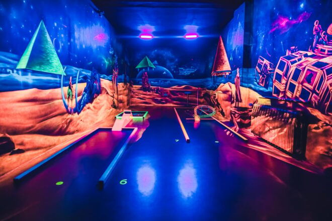 Dresden: 3D Black Light Minigolf in the Barock Eventpark - Suitable for All Ages