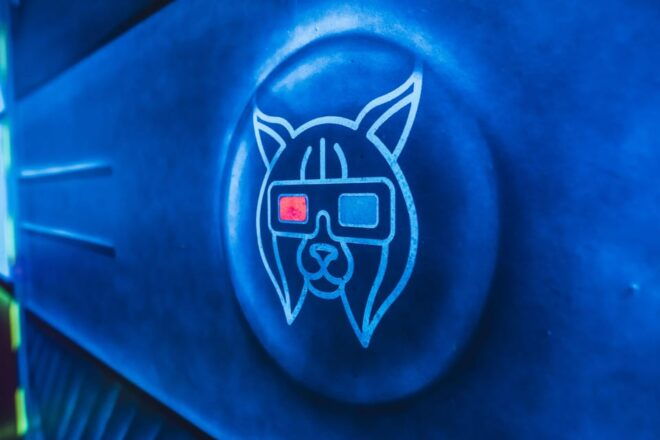 Dresden: 3D Black Light Minigolf in the Barock Eventpark - Multilingual Offerings and Customer Feedback