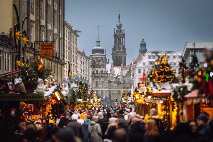 Dresden: Advent Tour With Stollen Tasting and Mulled Wine - Exploring Dresdens Iconic Landmarks