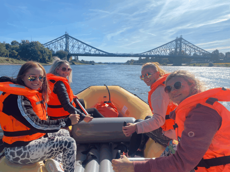 Dresden: Bootstour mit dem Schlauchboot Loschwitz - Radebeul - Good To Know