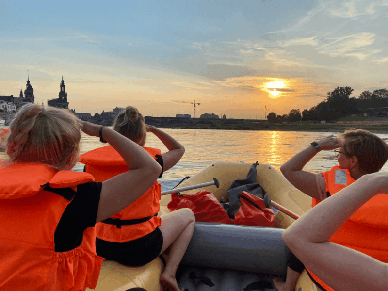 Dresden: Bootstour-Sonnenuntergang im Schlauchboot genießen - Meta Description