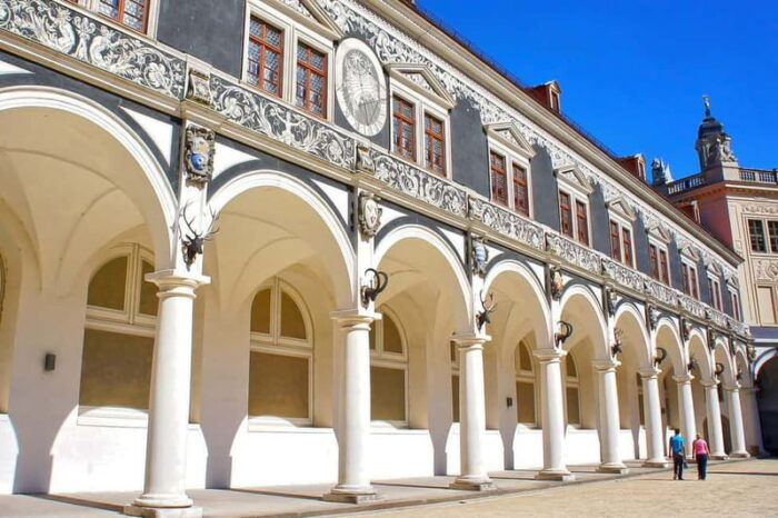 Dresden: City & Semperoper Guided Walking Tour - Who Should Consider This Tour?